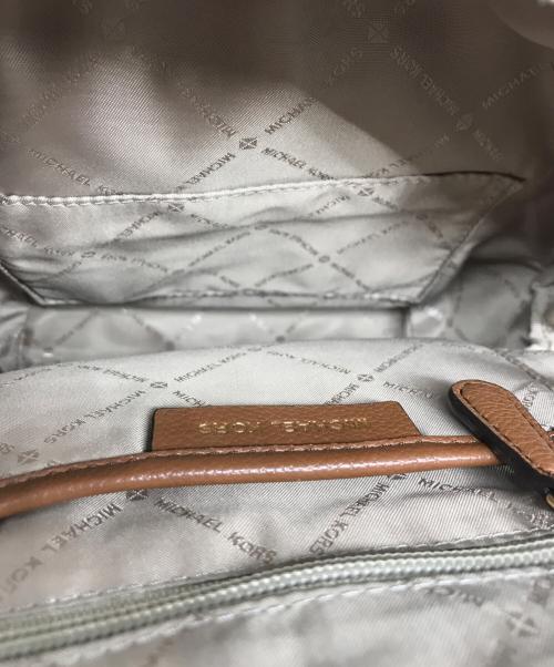 MICHAEL KORS（マイケル・コース）MICHAEL KORS (マイケルコース) ERIN SM CONV BACKPACK ベージュの古着・服飾アイテム