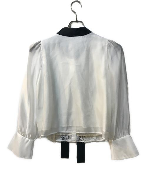 JILL BY JILLSTUART（ジル バイ ジルスチュアート）JILL BY JILLSTUART (ジル バイ ジルスチュアート) フロントレースタイブラウス ホワイト サイズ:Freeの古着・服飾アイテム