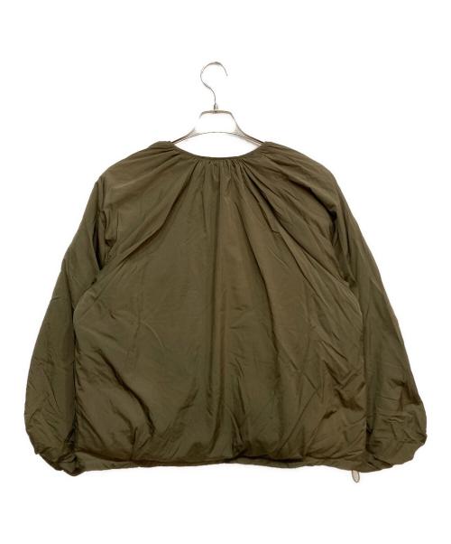 Audrey and John Wad（オードリーアンドジョンワッド）Audrey and John Wad (オードリーアンドジョンワッド) ギャザーボリュームワッシャーダウンブルゾン カーキ サイズ:Freeの古着・服飾アイテム