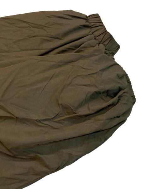 Audrey and John Wad（オードリーアンドジョンワッド）Audrey and John Wad (オードリーアンドジョンワッド) ギャザーボリュームワッシャーダウンブルゾン カーキ サイズ:Freeの古着・服飾アイテム