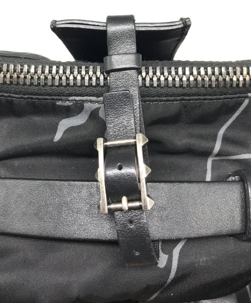 VALENTINO GARAVANI（ヴァレンティノ・ガラヴァーニ）VALENTINO GARAVANI (ヴァレンティノ・ガラヴァーニ) 総柄リュック ブラックの古着・服飾アイテム