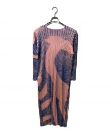 PLEATS PLEASE（プリーツプリーズ）の古着「総柄プリーツワンピース」｜ピンク×ブルー