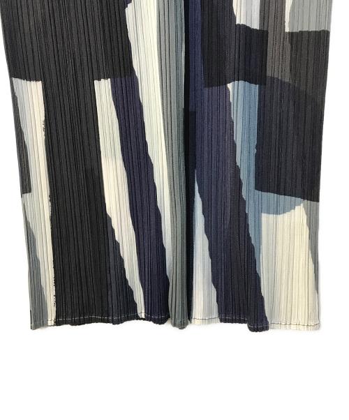 PLEATS PLEASE（プリーツプリーズ）PLEATS PLEASE (プリーツプリーズ) 幾何学総柄プリーツノースリーブワンピース ホワイト×ネイビー サイズ:3の古着・服飾アイテム