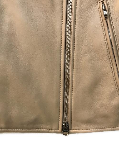 23区（ニジュウサンク）23区 (ニジュウサンク) シープレザー ライダースジャケット ベージュ サイズ:32の古着・服飾アイテム