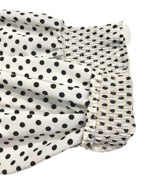 TIARA（ティアラ）TIARA (ティアラ) フリルドットブラウス ホワイト×ブラック サイズ:Freeの古着・服飾アイテム