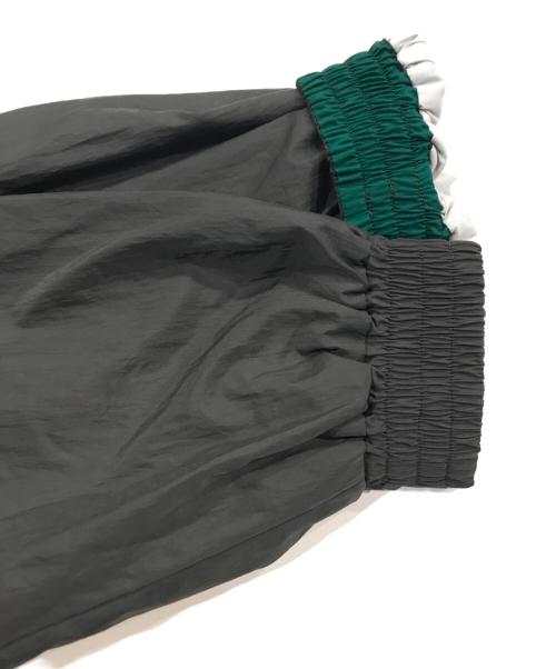 6(ROKU) BEAUTY&YOUTH（ロク ビューティーアンドユース）6(ROKU) BEAUTY&YOUTH (ロク ビューティーアンドユース) ナイロンバイカラーブルゾン グレー サイズ:38の古着・服飾アイテム