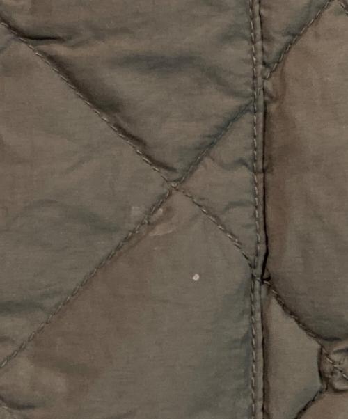 Gymphlex（ジムフレックス）Gymphlex (ジムフレックス) ダイヤキルトダウン Vネック カラーレスコート オリーブ サイズ:14の古着・服飾アイテム