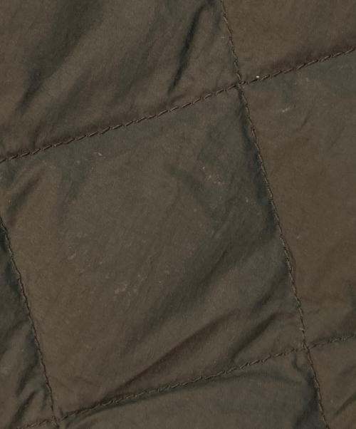 Gymphlex（ジムフレックス）Gymphlex (ジムフレックス) ダイヤキルトダウン Vネック カラーレスコート オリーブ サイズ:14の古着・服飾アイテム