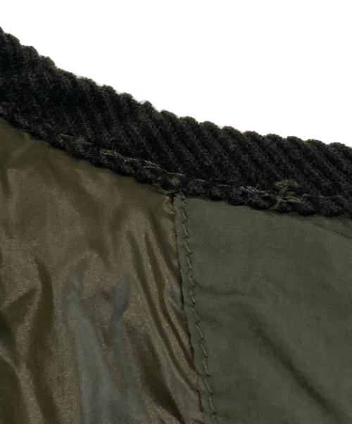 Gymphlex（ジムフレックス）Gymphlex (ジムフレックス) ダイヤキルトダウン Vネック カラーレスコート オリーブ サイズ:14の古着・服飾アイテム