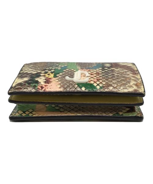 JIMMY CHOO（ジミーチュウ）JIMMY CHOO (ジミーチュウ) JCロゴ付き グロッシーレインボーエラフ・ウォレット マルチカラーの古着・服飾アイテム