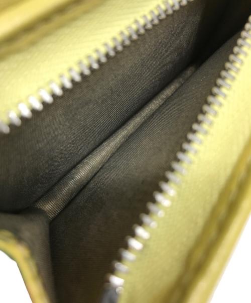 JIMMY CHOO（ジミーチュウ）JIMMY CHOO (ジミーチュウ) JCロゴ付き グロッシーレインボーエラフ・ウォレット マルチカラーの古着・服飾アイテム