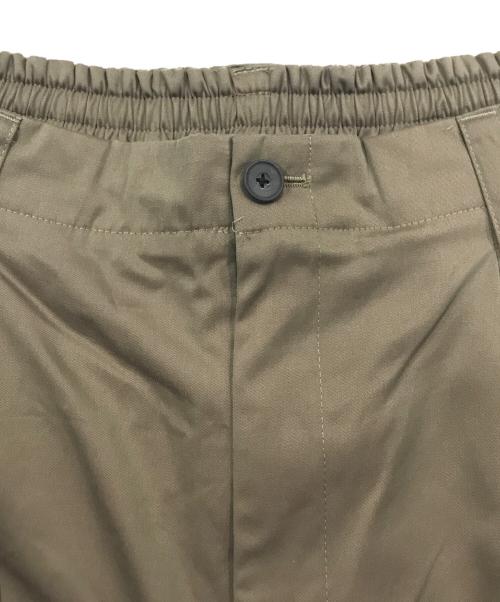 MAISON SPECIAL（メゾンスペシャル）MAISON SPECIAL (メゾンスペシャル) 120/2/2 Suvin Cotton Gabardine Prime-Wide Two Tucks Pants オリーブ サイズ:2の古着・服飾アイテム