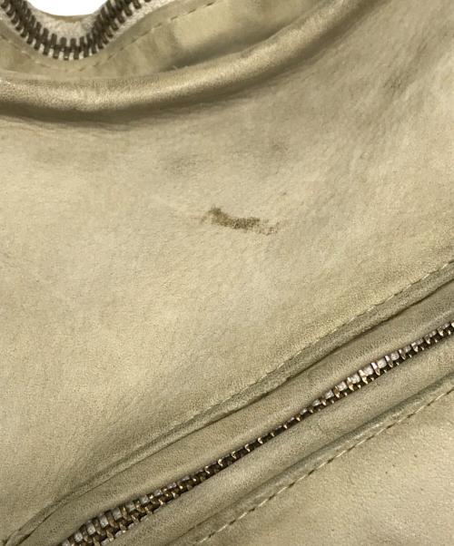 14th addiction（フォーティーンスアディクション）14th addiction (フォーティーンスアディクション) レザー切替 バナナショルダーバッグ ベージュの古着・服飾アイテム