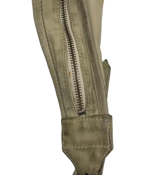 14th addiction（フォーティーンスアディクション）14th addiction (フォーティーンスアディクション) レザー切替 バナナショルダーバッグ ベージュの古着・服飾アイテム