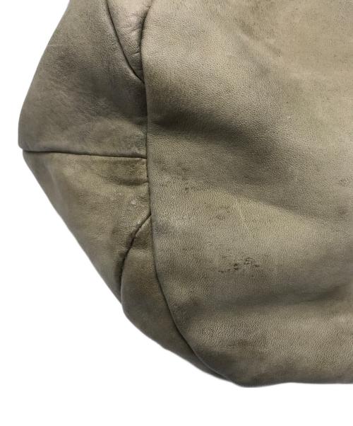 14th addiction（フォーティーンスアディクション）14th addiction (フォーティーンスアディクション) レザー切替 バナナショルダーバッグ ベージュの古着・服飾アイテム