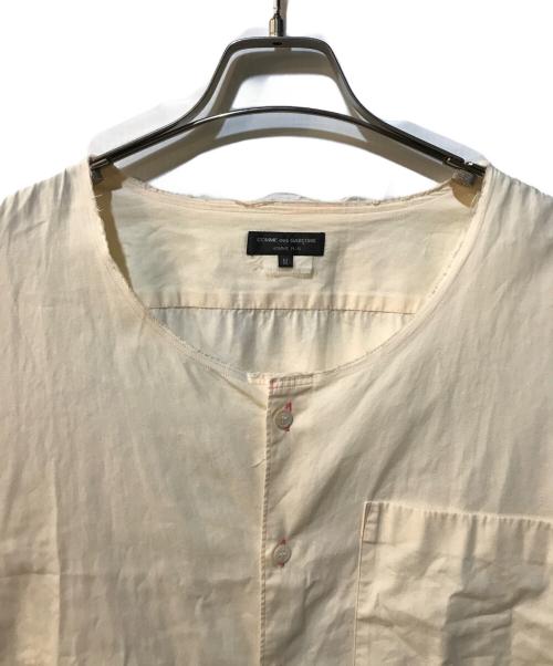 COMME des GARCONS HOMME PLUS（コムデギャルソンオムプリュス）COMME des GARCONS HOMME PLUS (コムデギャルソンオムプリュス) ノーカラーシャツ アイボリー サイズ:Mの古着・服飾アイテム
