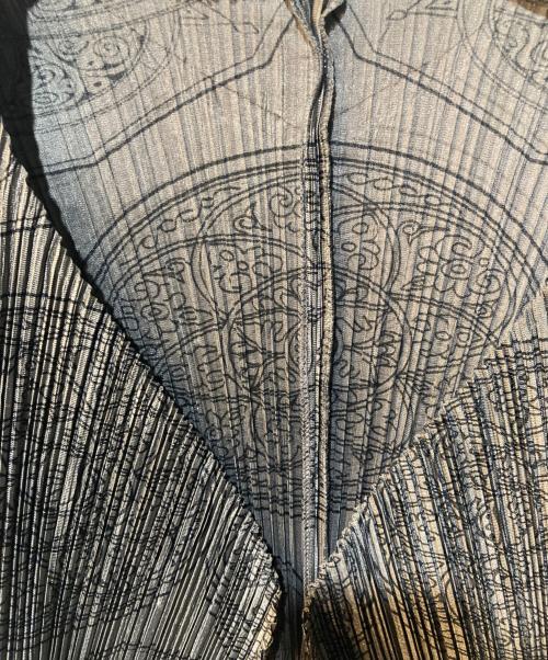 PLEATS PLEASE（プリーツプリーズ）PLEATS PLEASE (プリーツプリーズ) 総柄プリーツカーディガン グレー サイズ:3の古着・服飾アイテム