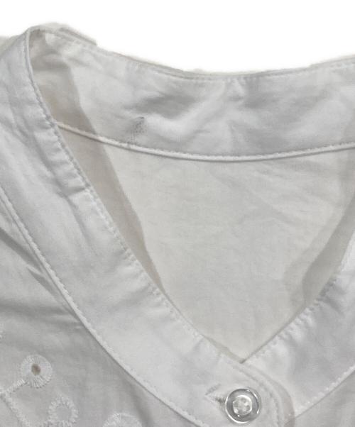 COCODEAL（ココディール）COCODEAL (ココディール) エンブロイダリーコットンペプラムミニワンピース ホワイト サイズ:2の古着・服飾アイテム