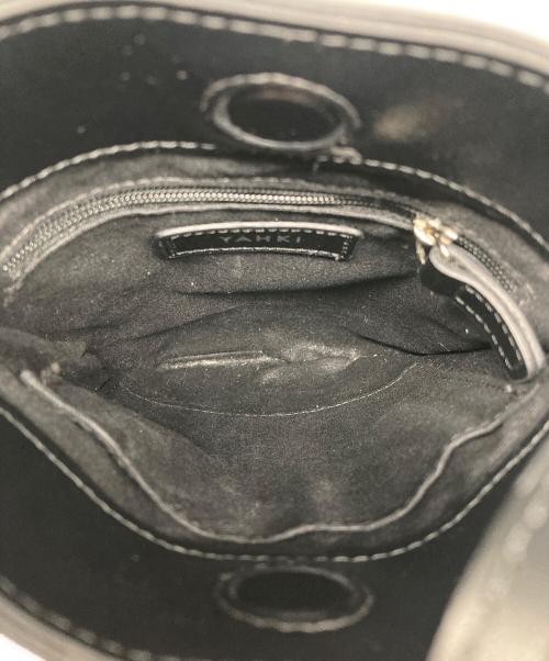 YAHKI（ヤーキ）YAHKI (ヤーキ) スプリットレザー ラウンドミニショルダーバッグ ブラックの古着・服飾アイテム
