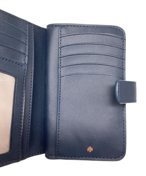 Kate Spade（ケイトスペード）Kate Spade (ケイトスペード) スペード フラワー コーテッド キャンバス コンパクト ウォレット ホワイトの古着・服飾アイテム