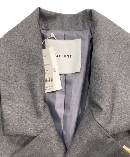 ACLENT（アクレント）ACLENT (アクレント) エンブレムクロップドダブルジャケット グレー サイズ:Free 未使用品の古着・服飾アイテム