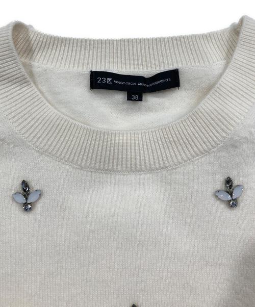23区（ニジュウサンク）23区 (ニジュウサンク) ビジュー クルーネック ニット ホワイト サイズ:38の古着・服飾アイテム