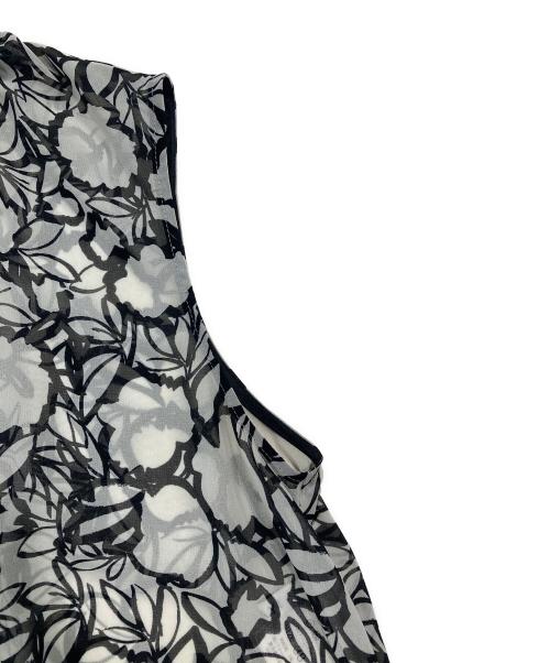 ANAYI（アナイ）ANAYI (アナイ) ラインフラワープリントギャザーブラウス グレー×ブラック サイズ:38の古着・服飾アイテム