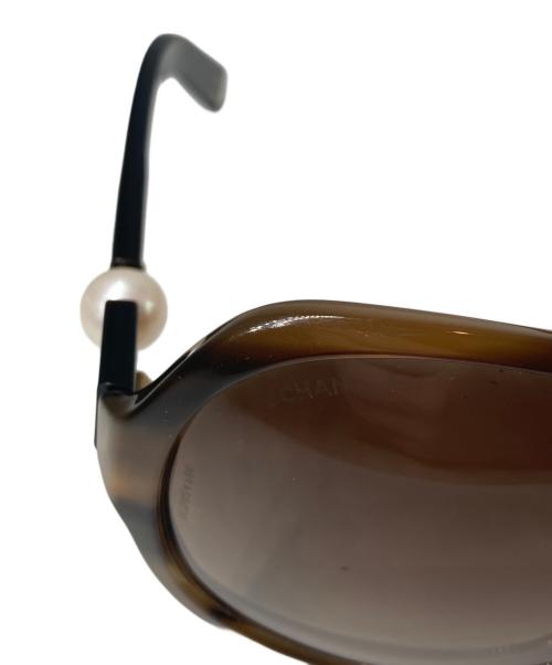 CHANEL（シャネル）CHANEL (シャネル) パールストーンサングラス ブラウン サイズ:61□15 125の古着・服飾アイテム