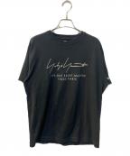 Yohji Yamamoto pour homme×New Eraヨウジヤマモト プールオム×ニューエラ）の古着「PARISロゴプリントTシャツ」｜ブラック