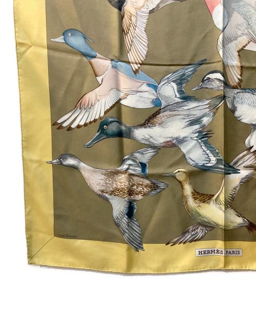 HERMES（エルメス）HERMES (エルメス) カレ90 海を渡る鳥の群れ イエローの古着・服飾アイテム