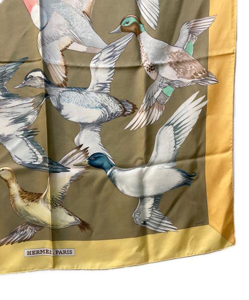 HERMES（エルメス）HERMES (エルメス) カレ90 海を渡る鳥の群れ イエローの古着・服飾アイテム