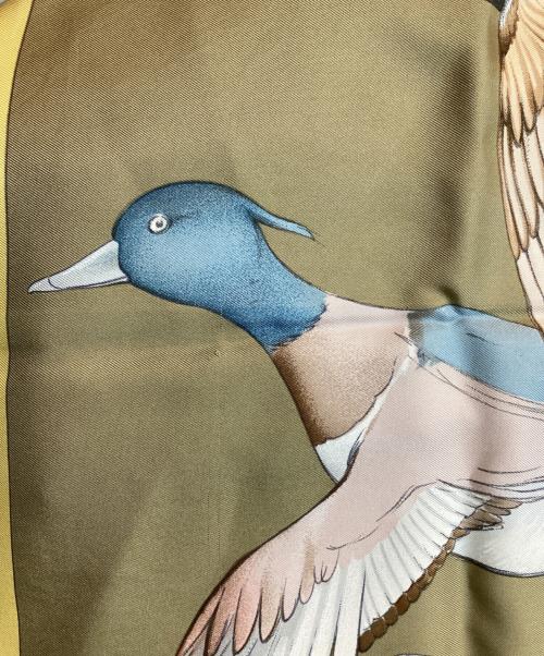 HERMES（エルメス）HERMES (エルメス) カレ90 海を渡る鳥の群れ イエローの古着・服飾アイテム
