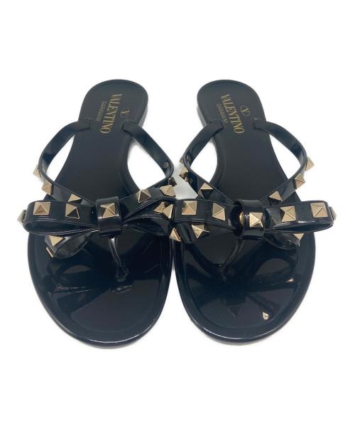 VALENTINO GARAVANI（ヴァレンティノ・ガラヴァーニ）VALENTINO GARAVANI (ヴァレンティノ・ガラヴァーニ) ロックスタッズ フラットサンダル ブラック サイズ:35の古着・服飾アイテム