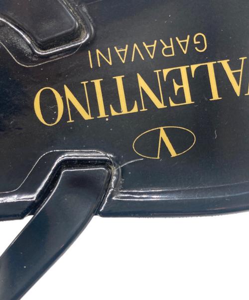 VALENTINO GARAVANI（ヴァレンティノ・ガラヴァーニ）VALENTINO GARAVANI (ヴァレンティノ・ガラヴァーニ) ロックスタッズ フラットサンダル ブラック サイズ:35の古着・服飾アイテム