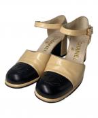 CHANELシャネル）の古着「ココマークバイカラーパンプス」｜ベージュ