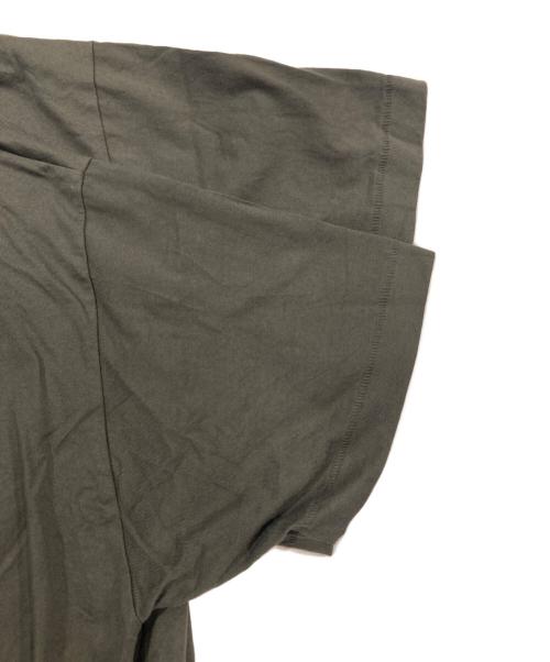 FOG ESSENTIALS（フィアオブゴッド エッセンシャル）FOG ESSENTIALS (フィアオブゴッド エッセンシャル) V-NECK BACK LOGO SS TEE カーキ サイズ:Sの古着・服飾アイテム