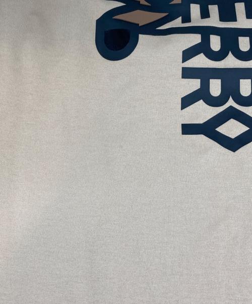 BURBERRY（バーバリー）BURBERRY (バーバリー) RUBBER MOTIF LOGO PRINT TEE ベージュ サイズ:Sの古着・服飾アイテム