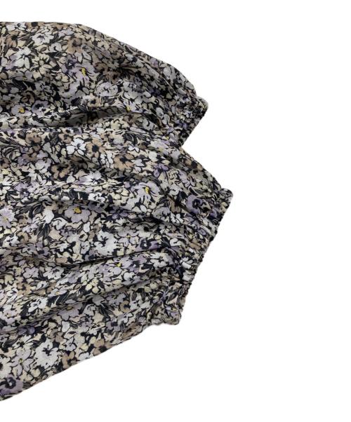 La boutique BonBon（ラブティックボンボン）La boutique BonBon (ラブティックボンボン) 小花プリントスリットショルダーワンピース ベージュ サイズ:38の古着・服飾アイテム