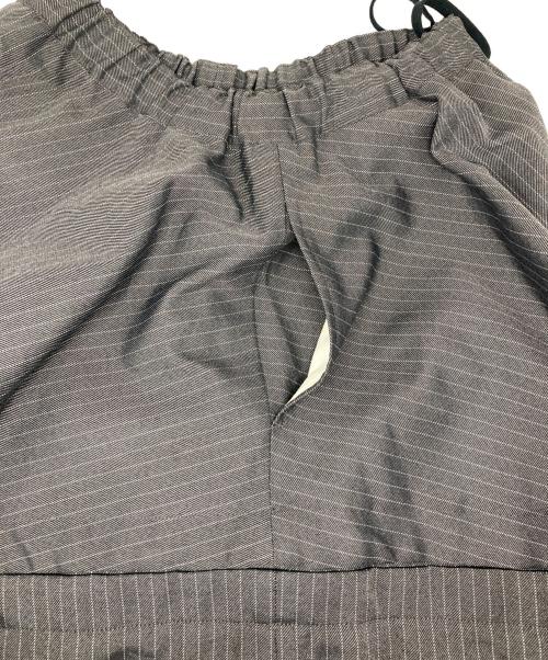 COMME des GARCONS COMME des GARCONS（コムデギャルソン コムデギャルソン）COMME des GARCONS COMME des GARCONS (コムデギャルソン コムデギャルソン) 変形フレアスカート グレー サイズ:XSの古着・服飾アイテム