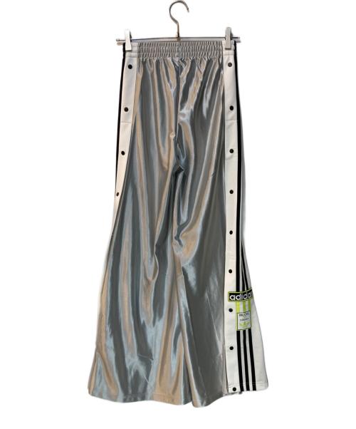 adidas（アディダス）adidas (アディダス) オーバーサイズ アディブレイクパンツ シルバー サイズ:XSの古着・服飾アイテム