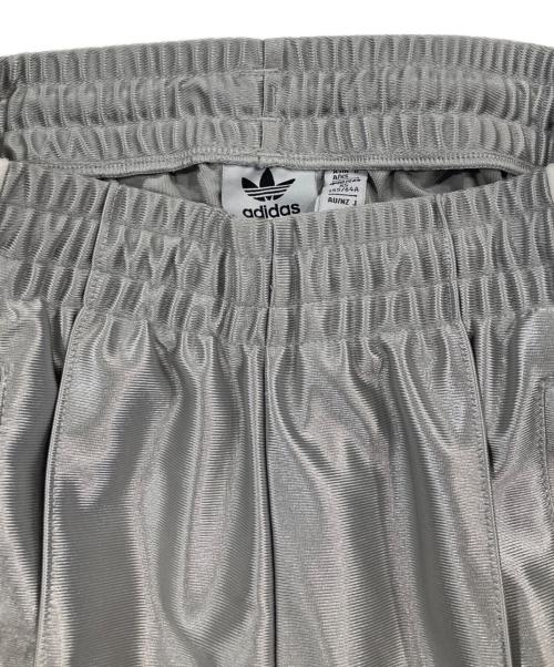 adidas（アディダス）adidas (アディダス) オーバーサイズ アディブレイクパンツ シルバー サイズ:XSの古着・服飾アイテム