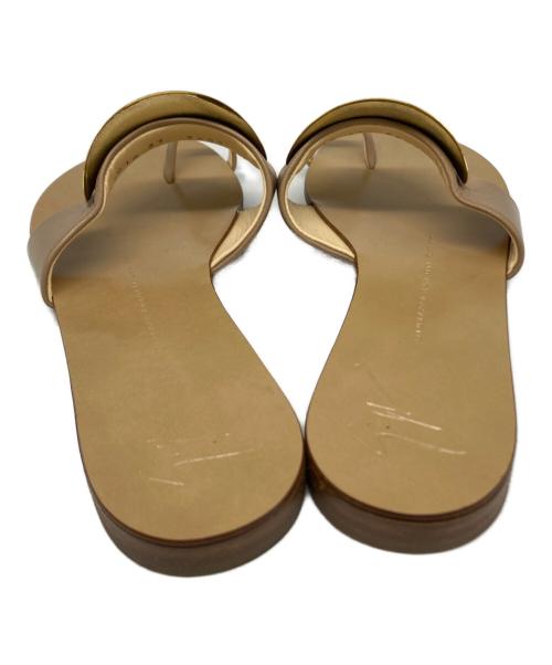 GIUSEPPE ZANOTTI（ジュゼッペザノッティ）GIUSEPPE ZANOTTI (ジュゼッペザノッティ) サンダル ベージュ サイズ:37の古着・服飾アイテム
