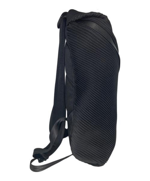 PLEATS PLEASE（プリーツプリーズ）PLEATS PLEASE (プリーツプリーズ) BIAS PLEATS BACKPACK ブラックの古着・服飾アイテム