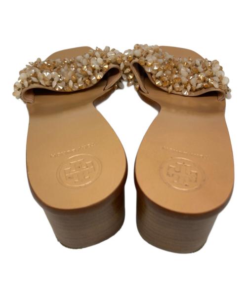TORY BURCH（トリーバーチ）TORY BURCH (トリーバーチ) ビジュー サンダル ベージュ サイズ:8 1/2の古着・服飾アイテム