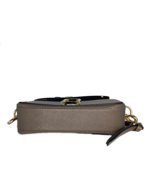 MARC JACOBS（マークジェイコブズ）MARC JACOBS (マークジェイコブズ) スナップショット ショルダーバッグ ベージュの古着・服飾アイテム