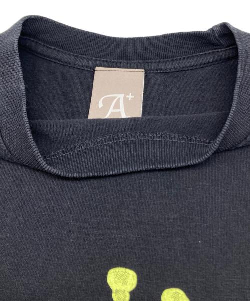 A +（エープラス）A + (エープラス) グラフィックTee ブラック サイズ:Mの古着・服飾アイテム