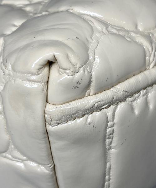 MIU MIU（ミュウミュウ）MIU MIU (ミュウミュウ) エナメルチェーンバッグ ベージュ サイズ:サイズ詳細参照の古着・服飾アイテム