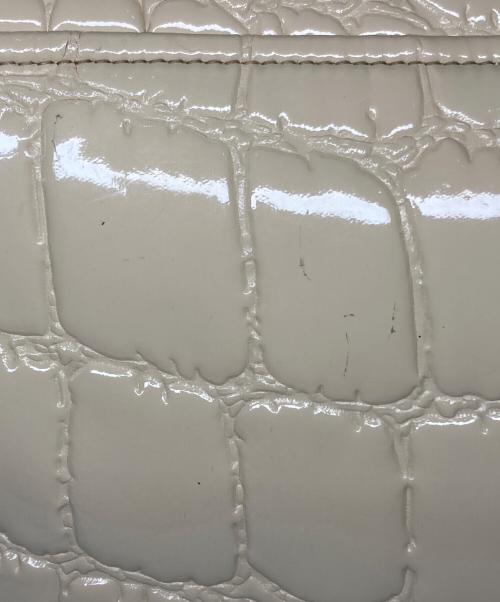 MIU MIU（ミュウミュウ）MIU MIU (ミュウミュウ) エナメルチェーンバッグ ベージュ サイズ:サイズ詳細参照の古着・服飾アイテム