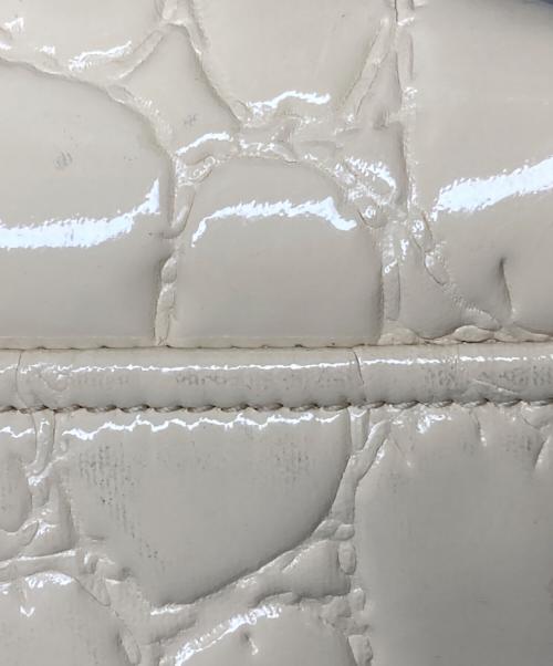 MIU MIU（ミュウミュウ）MIU MIU (ミュウミュウ) エナメルチェーンバッグ ベージュ サイズ:サイズ詳細参照の古着・服飾アイテム