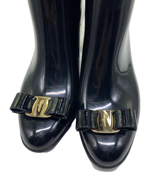 Salvatore Ferragamo（サルヴァトーレ フェラガモ）Salvatore Ferragamo (サルヴァトーレ フェラガモ) ヴァラリボンレインブーツ ブラック サイズ:8の古着・服飾アイテム